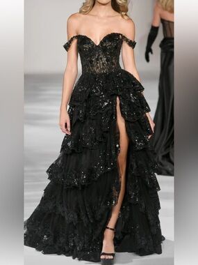 Elegant Black Strapless Ruffled Evening /prom Gown